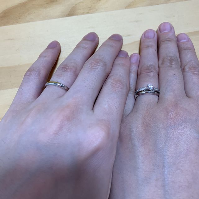 【銀座ダイヤモンドシライシの口コミ】 定番のデザインではあるので、いろいろなブランドで似た指輪がありました…