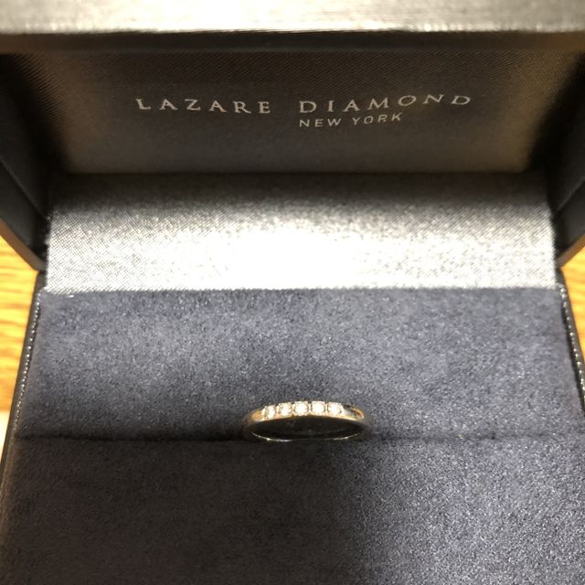 【ラザール ダイヤモンド(LAZARE DIAMOND)の口コミ】 ・ダイヤ付き
・婚約指輪と重ね付けした際、ダイヤが見えるもの(5個以上の…