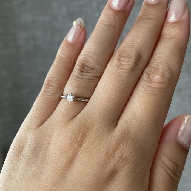 【ラザール ダイヤモンド(LAZARE DIAMOND)の口コミ】 結婚指輪と一緒に婚約指輪を付けた際、レヴァランスが一番綺麗に収まった…