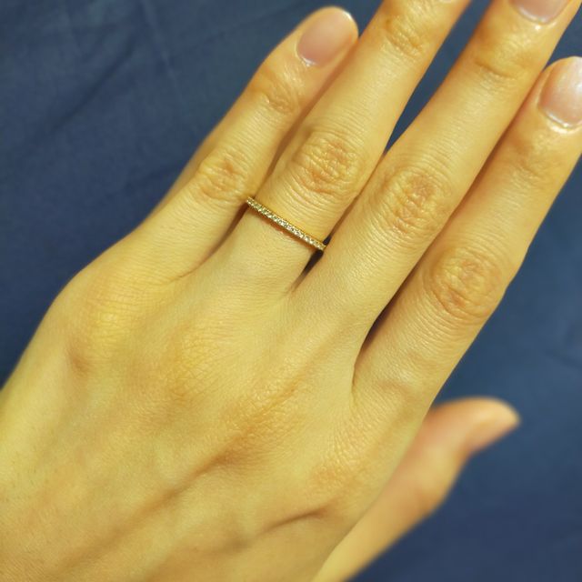 【AHKAH(アーカー)の口コミ】 この指輪の決め手は、細身でスタイリッシュなところです。そして、自分の…