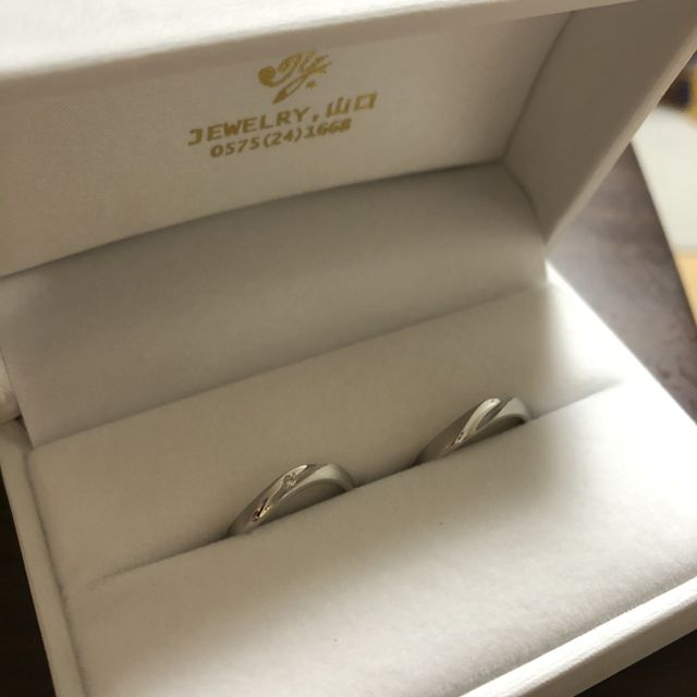 【ジュエリー山口-JEWELRY YAMAGUCHI-の口コミ】 真ん中でひねっているデザインが良かったからです！あとはずっとこの先も…
