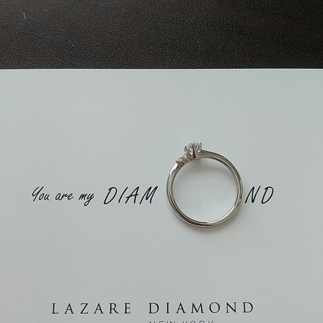 【ラザール ダイヤモンド(LAZARE DIAMOND)の口コミ】 サイドメレのついたリングを探していました。予め別のデザインをネットで…