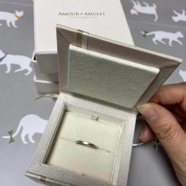 【AMOUR AMULET(アムール・アミュレット)の口コミ】 デザイン、価格、傷が目立ちにくい形。
旦那さんが作業系の仕事のため傷が…