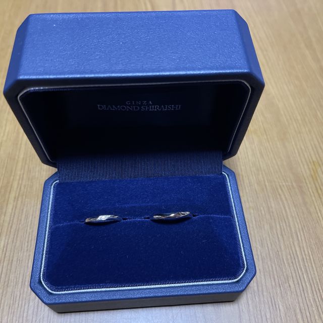 【銀座ダイヤモンドシライシの口コミ】 着け心地の良さが購入の決め手でした。
結婚指輪は毎日付けるものなので、…