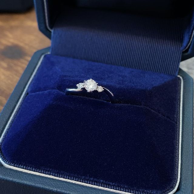 【銀座ダイヤモンドシライシの口コミ】 大体20万円で探していました。指が細いのでゴツゴツしていないものが良か…