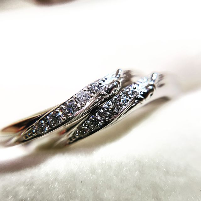 【ケイウノ ブライダル(K.UNO BRIDAL)の口コミ】 ミッキーの人差し指後方から星々の軌跡がダイヤの流れをイメージになって…