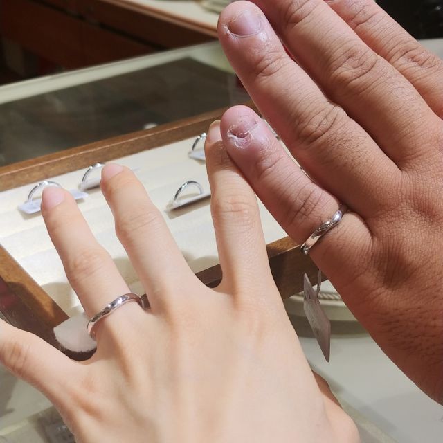 【TRECENTI(トレセンテ)の口コミ】 ねじれのあるデザインを中心に選んだ中で、この指輪を試着しました。ハー…