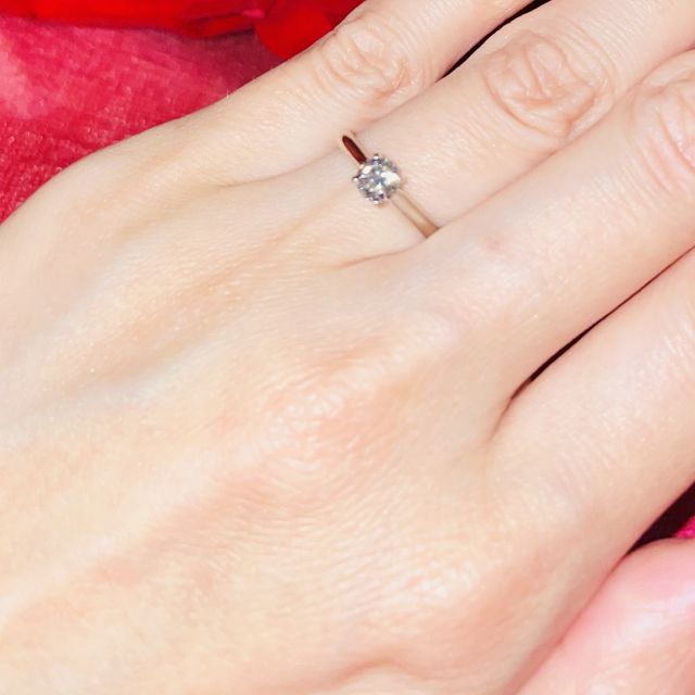 【カルティエ(Cartier)の口コミ】 憧れのブランドで婚約指輪といえばこのイメージだったので迷わず決めまし…