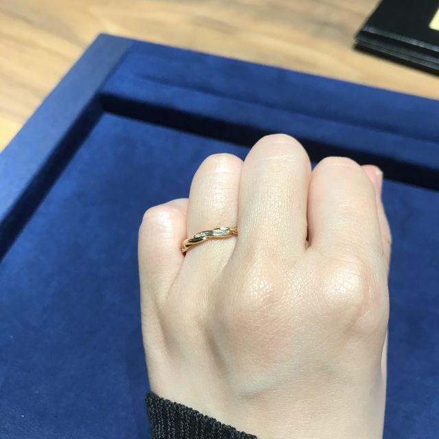 【ORECCHIO(オレッキオ)の口コミ】 デザインが他の指輪にはないもので気に入った。結婚指輪はシルバーが良い…