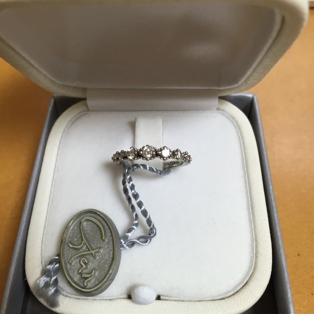 【STAR JEWELRY(スタージュエリー)の口コミ】 一粒ダイヤよりも羅列しているタイプの方が良かったので、こちらを選びま…