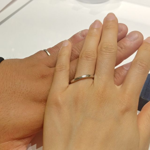 【4℃ BRIDAL(ヨンドシーブライダル)の口コミ】 ねじれのあるウエーブラインがキレイです。
歳をとっても着け続けたい場合…