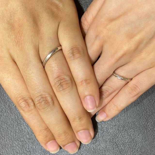 【TRECENTI(トレセンテ)の口コミ】 石は無しにしましたが、それは斜めの窪みによってプラチナがキラキラして…