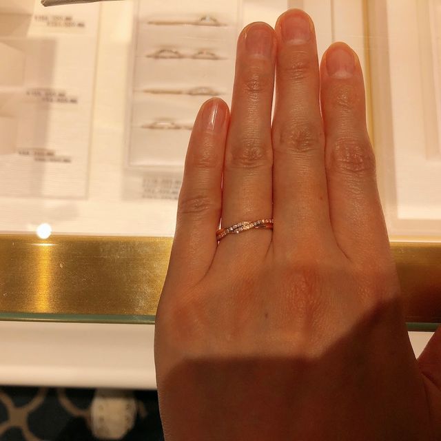 【ヴァンドーム青山(VENDOME AOYAMA)の口コミ】 ダイヤが20個も付いていて、それがクロスに交わっているのが唯一無二で可…