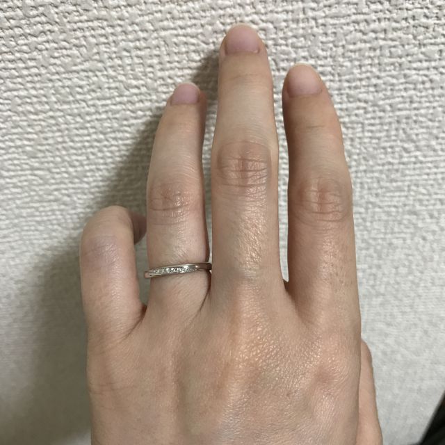 【銀座ダイヤモンドシライシの口コミ】 最初ダイヤモンドが付いていないのを選んでいました。いろいろ試着してい…