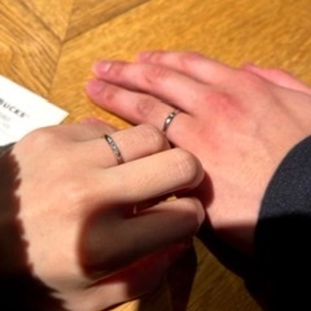 【銀座ダイヤモンドシライシの口コミ】 数社のリングを比較し検討させていただきました。
購入の決め手は、女性用…