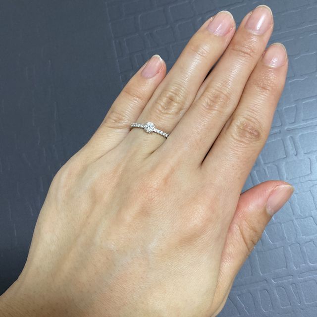 【カルティエ(Cartier)の口コミ】 婚約指輪を毎日つけたい派の私は日常使いできるデザインを希望していまし…