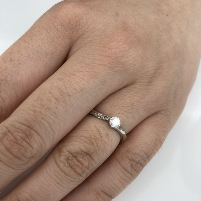 【4℃ BRIDAL(ヨンドシーブライダル)の口コミ】 数ある指輪を検討した中で、勧めていただいた指輪は二人で即決になるくら…