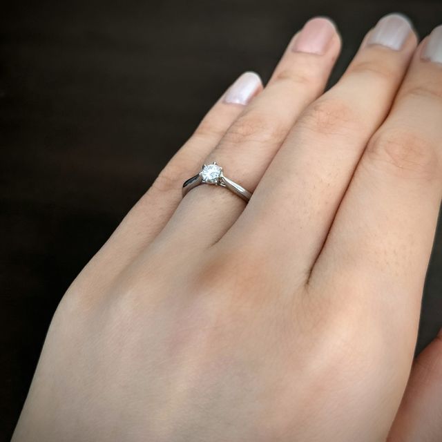 【銀座ダイヤモンドシライシの口コミ】 せっかくなら普段使いできるデザインが良かったので、ストレートの一石で…