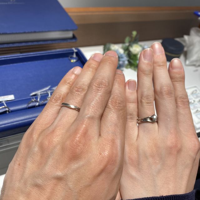 【銀座ダイヤモンドシライシの口コミ】 多くのデザインから選ぶことができる。
スタッフの方が、おすすめのデザイ…