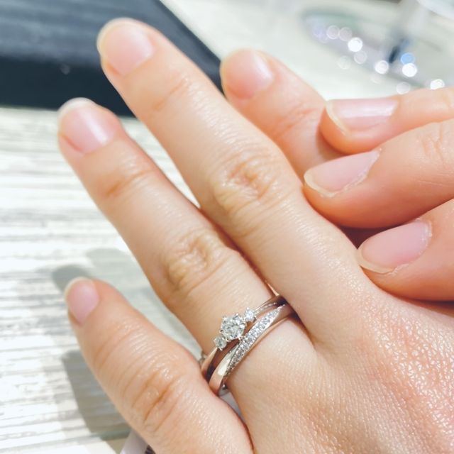 【TRECENTI(トレセンテ)の口コミ】 リング全体に丸みがあり、付け外しや着け心地がとても滑らかでした。デザ…