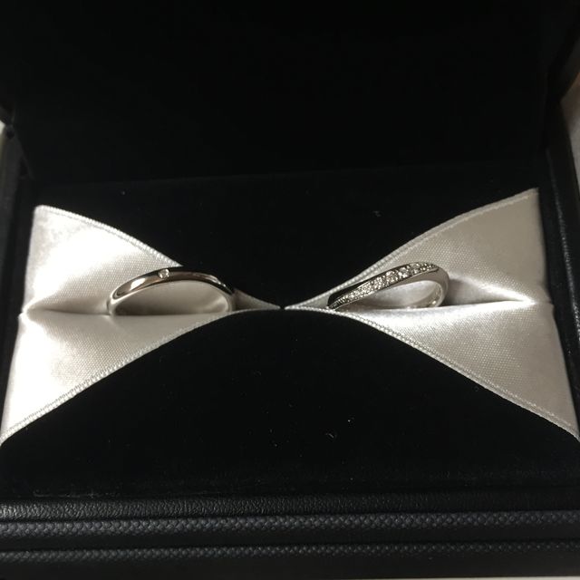 【エクセルコダイヤモンド(EXELCO DIAMOND)の口コミ】 ダイヤが端まで入っていて
綺麗だった
自然なウェーブ感があり
端もミル打…