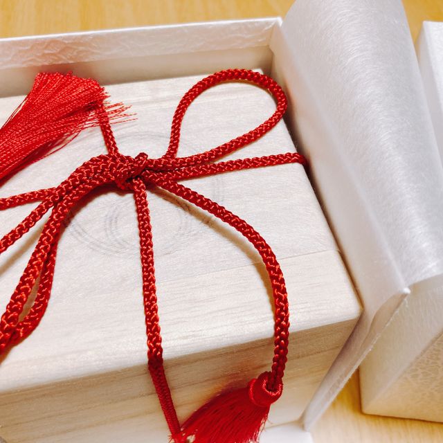 【TOMOE(トモエ)の口コミ】 他ブランドも併せて色々試着したところ、私にはシンプルなデザインがしっ…