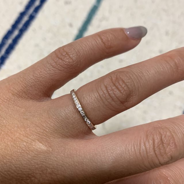 【ORECCHIO(オレッキオ)の口コミ】 華奢なデザインと、四角いカットのダイヤに一目惚れしました。絶対に私は…