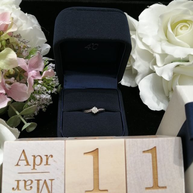 【4℃ BRIDAL(ヨンドシーブライダル)の口コミ】 直感ではありましたが、決め手としては結婚指輪との重ねづけをイメージし…