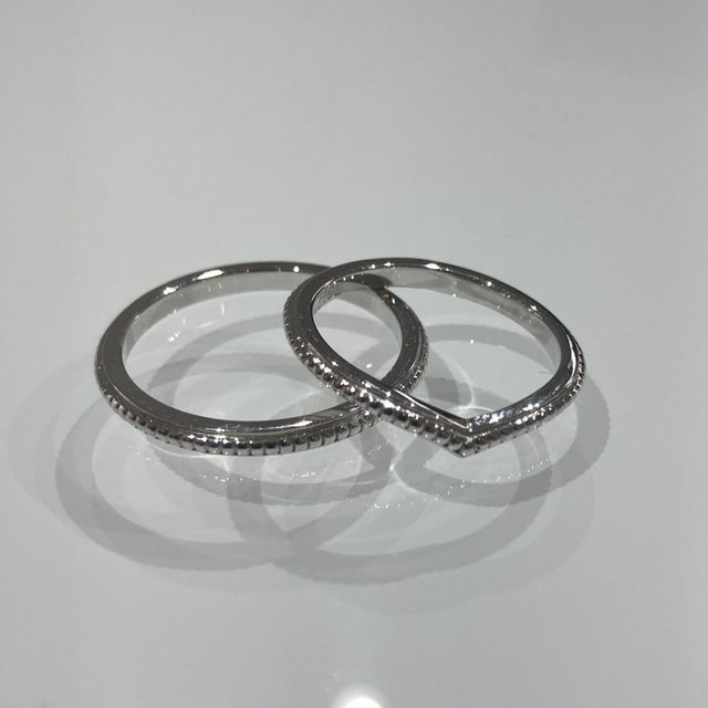 【鶴(mikoto)の口コミ】 結婚指輪はシルバーでシンプルなデザインを希望していたのですがユニーク…
