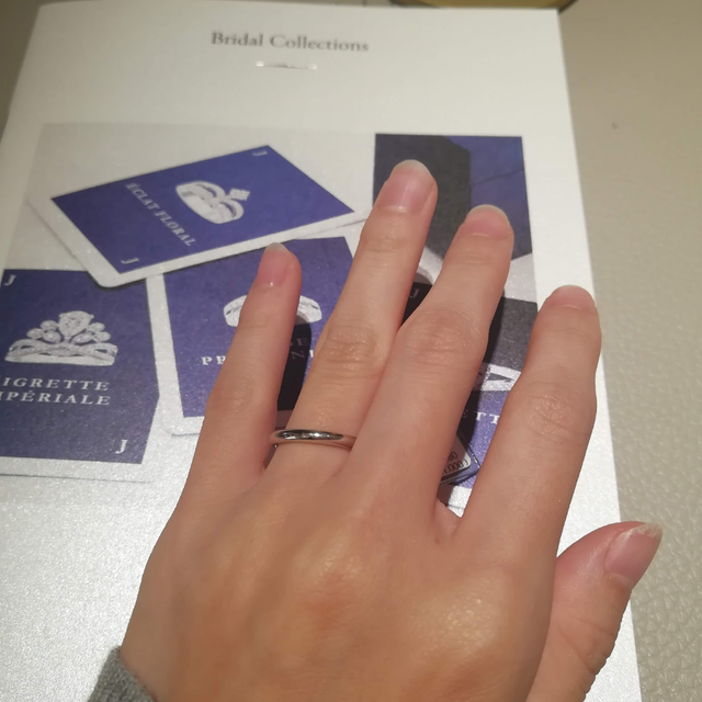 【ショーメ(CHAUMET)の口コミ】 ショーメのシンプルな石なしのマリッジリングです。
職業柄華美な指輪がだ…