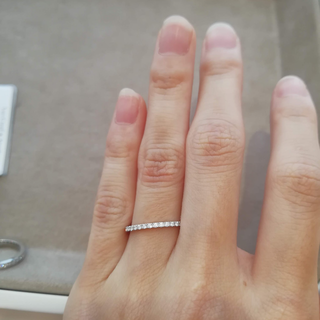 【ヴァン クリーフ＆アーペル(Van Cleef & Arpels)の口コミ】 フルエタニティかハーフエタニティでマリッジリングを探していました。ヴ…