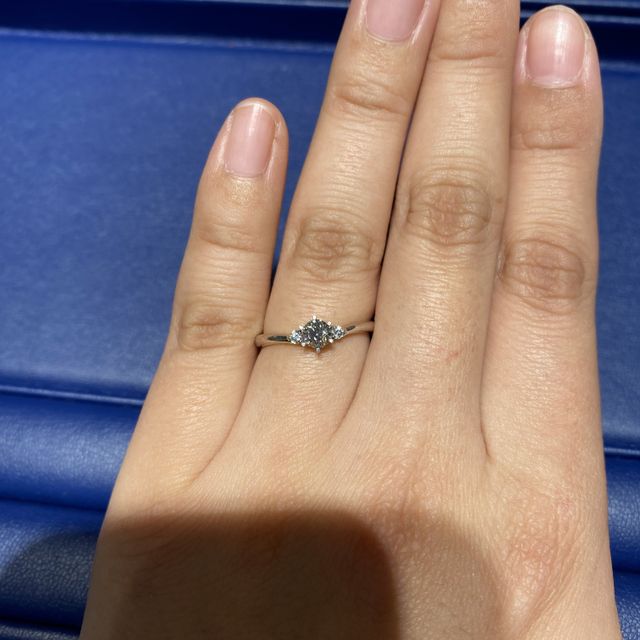 【銀座ダイヤモンドシライシの口コミ】 ストレート寄りでシンプルで素敵な指輪でした。ウェーブが欲しかったがあ…