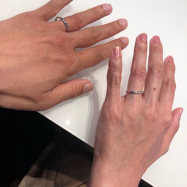 【ラザール ダイヤモンド(LAZARE DIAMOND)の口コミ】 シンプルだけど、シンプル過ぎず、落ち着いたデザインで気に入ってます。…