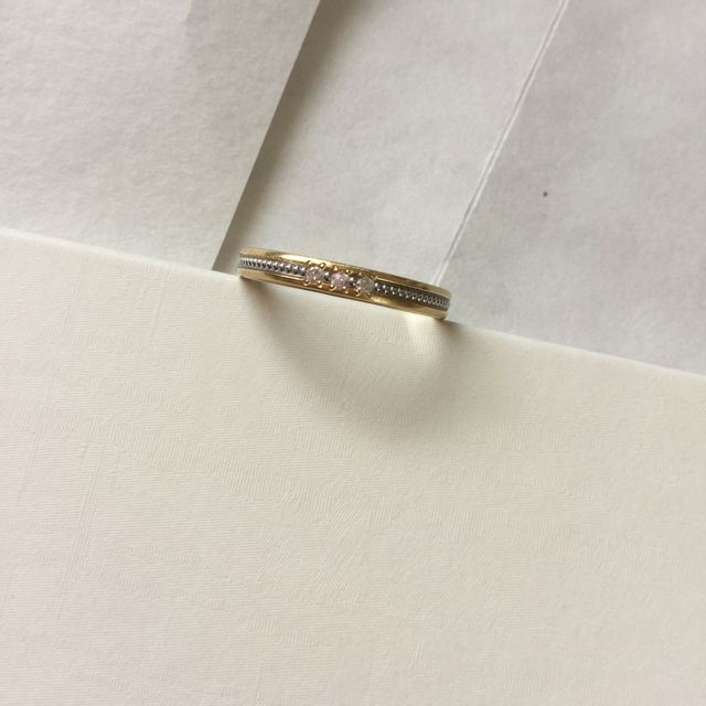【俄(にわか)の口コミ】 華奢なデザインとマテリアルが選べるところが決め手でした。私はプラチナ…