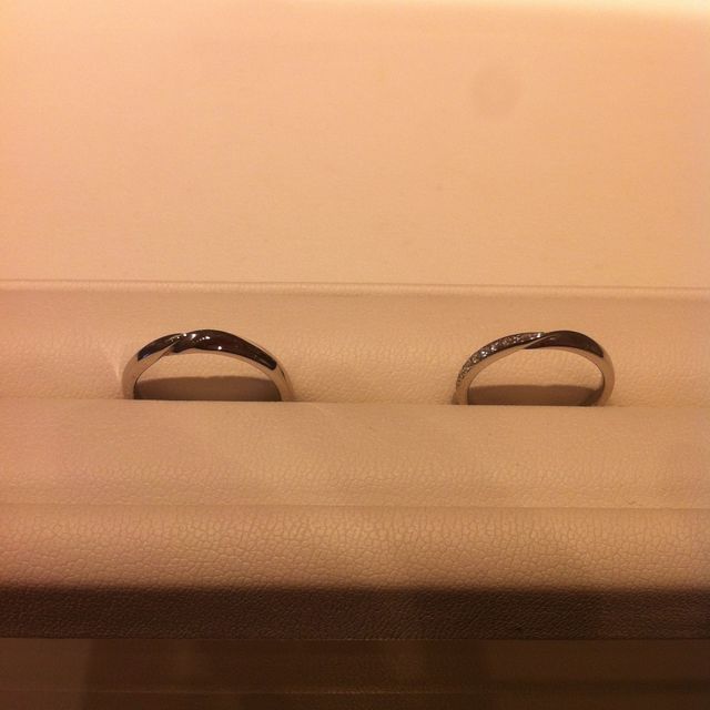 【銀座ダイヤモンドシライシの口コミ】 クウォーターエタニティです。
ハーフよりもエタニティが少ない分、指輪を…