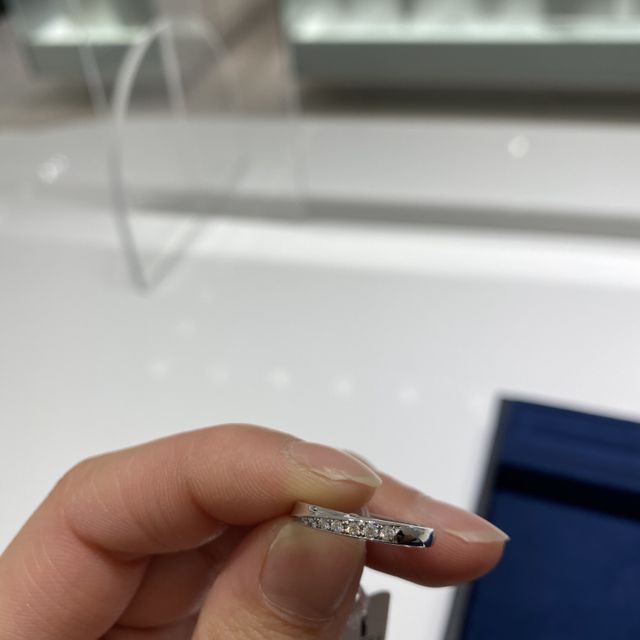 【4℃ BRIDAL(ヨンドシーブライダル)の口コミ】 つけごごちもよくとてもしっくりくるデザインでした。ダイヤのかがやきも…