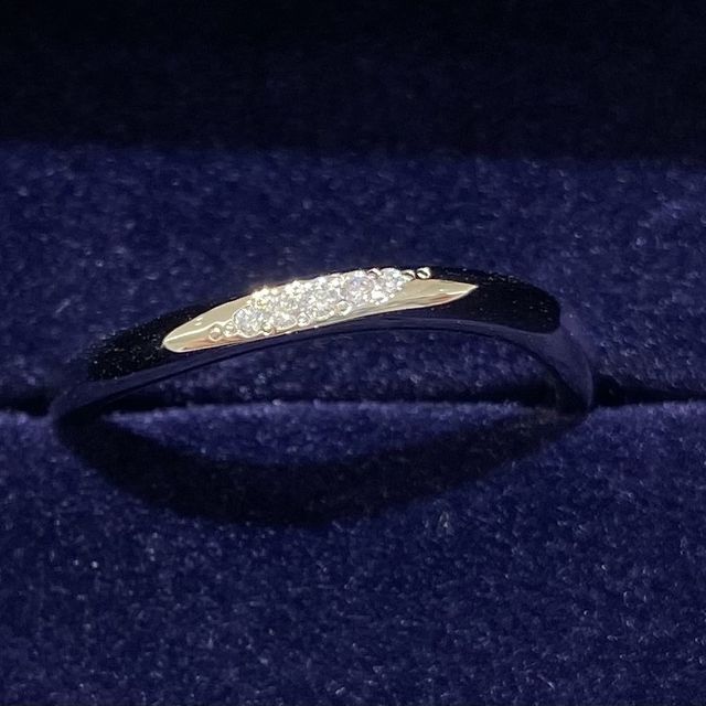 【4℃ BRIDAL(ヨンドシーブライダル)の口コミ】 ウェーブ型とV字型を試着してみたら、ウェーブ型が気に入りました。
店頭…