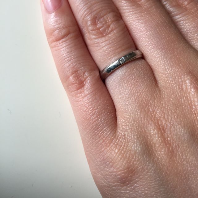 【nocur(ノクル)の口コミ】 2人ともあまり指輪をしないので、シンプルでつけやすいものを探していまし…