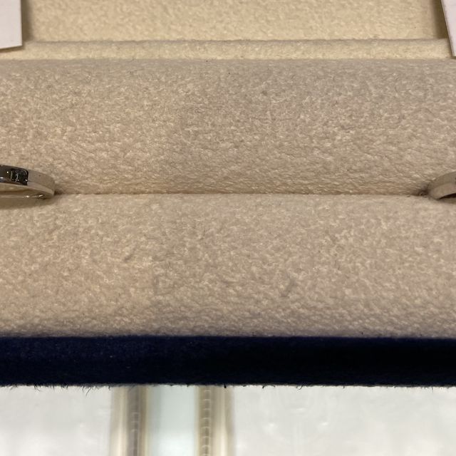 【ヴァンドーム青山(VENDOME AOYAMA)の口コミ】 男性用はシンプルで角ばっており、光沢があります。女性用はシンプルで丸…