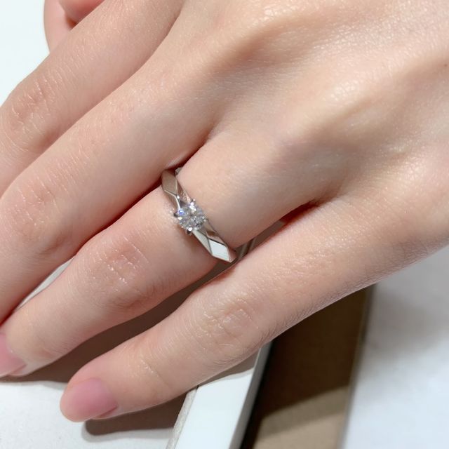 【ブシュロン(BOUCHERON)の口コミ】 ファセットを選びました。このデザインは唯一無二と言っていいデザインで…