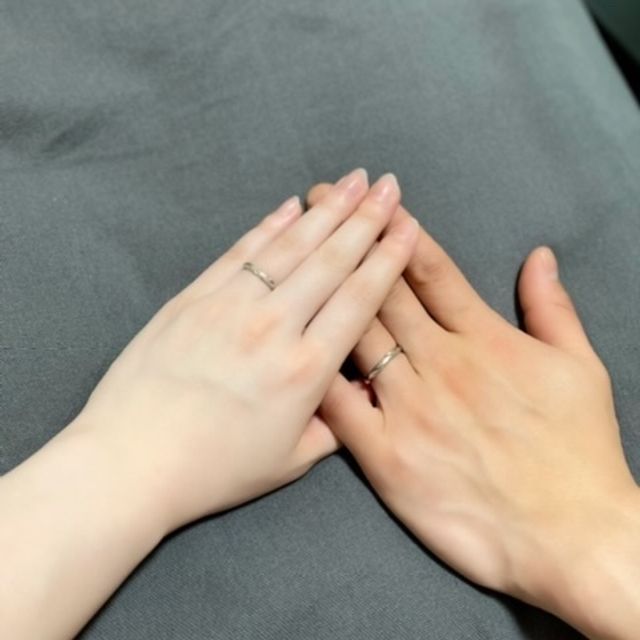 【エクセルコダイヤモンド(EXELCO DIAMOND)の口コミ】 他の人があまりつけていないようなデザインがよく、2人で見せ合いっこして…