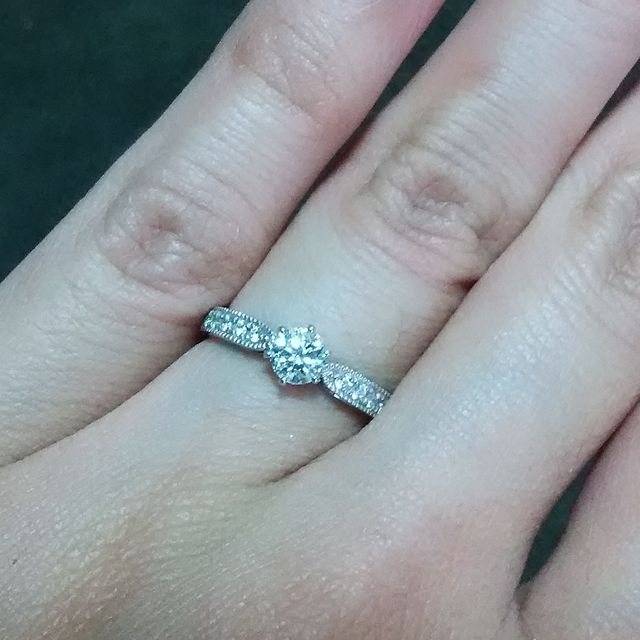 【HOSHI no SUNA 星の砂(ほしのすな)の口コミ】 もともと重ね付けできるデザインを探していたので、デザインが可愛くて、…