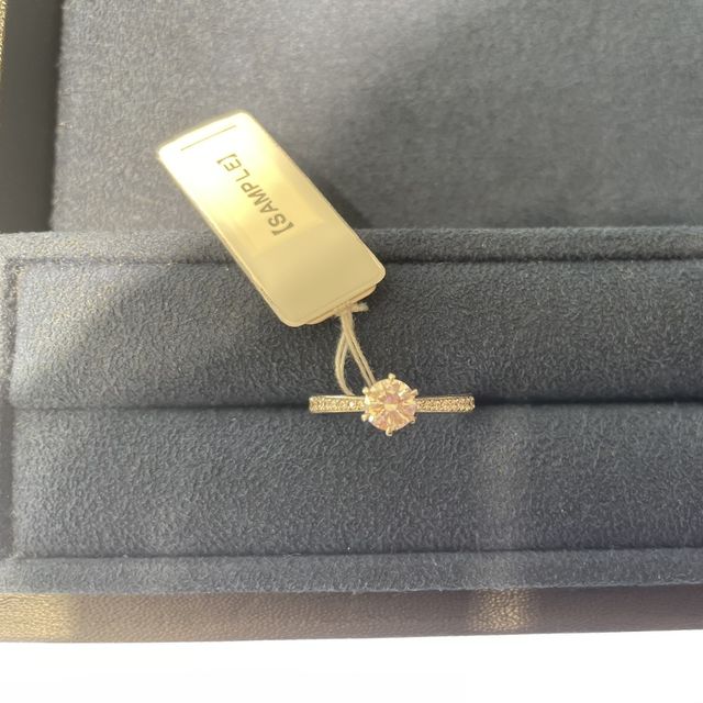 【リューツウの口コミ】 定番のエタニティデザインとセンターダイヤモンドのデザインではあります…