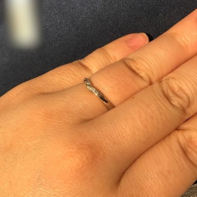 【4℃ BRIDAL(ヨンドシーブライダル)の口コミ】 ディズニーとのコラボリングであり、個性的でクールな印象のV字が印象的で…