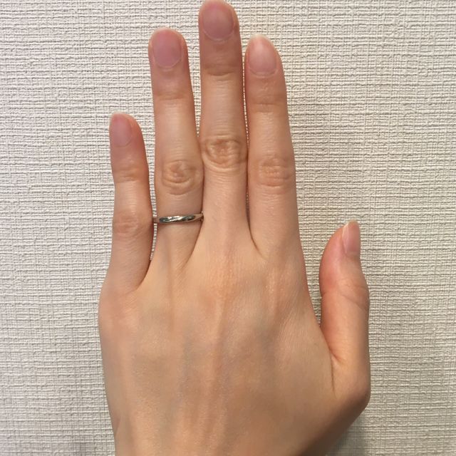 【4℃ BRIDAL(ヨンドシーブライダル)の口コミ】 普段全然アクセサリーをつけないタイプなので、石付きの華美な指輪を外出…