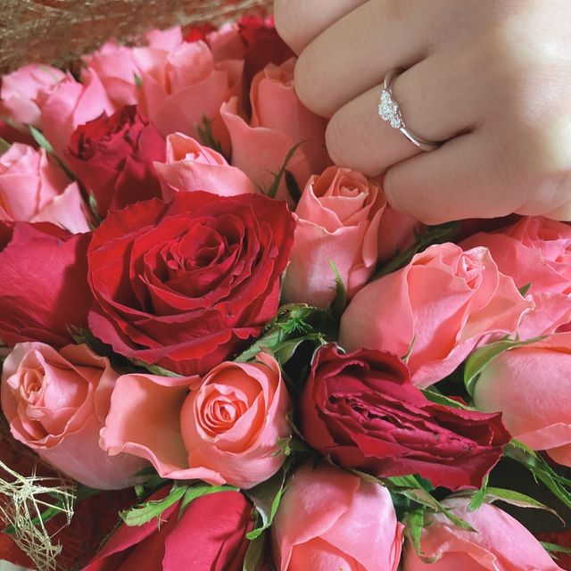 【ラザール ダイヤモンド(LAZARE DIAMOND)の口コミ】 指輪のデザインが数多くありデザイン性もとてもよかったです。あとなんと…