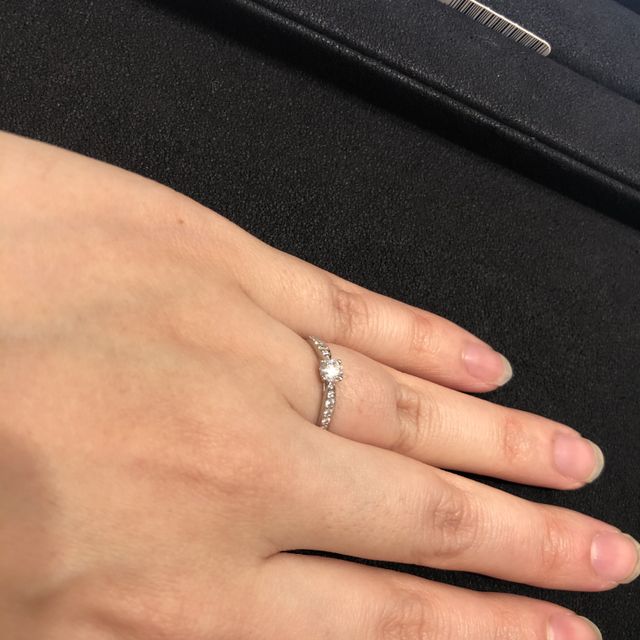【ティファニー(Tiffany & Co.)の口コミ】 指を選ぶ際には条件を事前に決めていた。①ハーフエタニティー②ダイヤの爪…