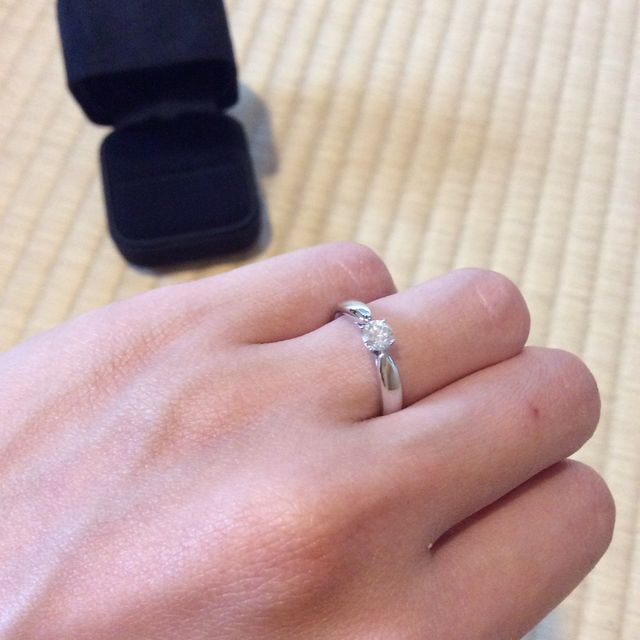 【ティファニー(Tiffany & Co.)の口コミ】 伝統的なたてづめのデザインにしようかと迷いましたが、ひっかけたりする…