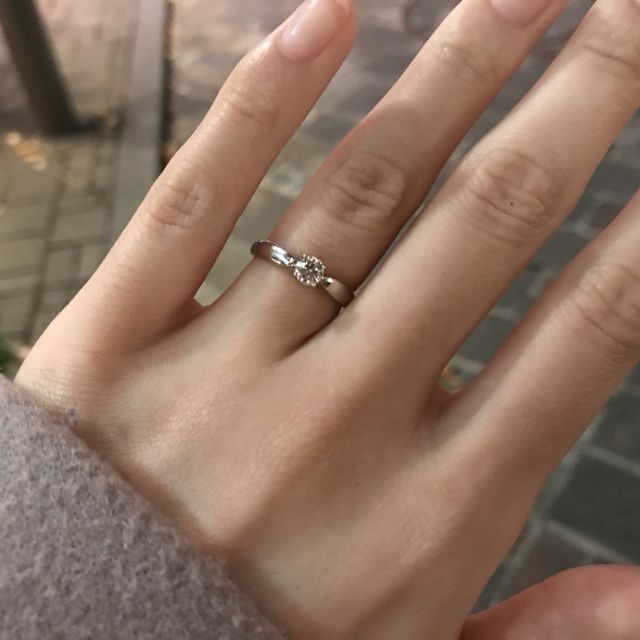 【ティファニー(Tiffany & Co.)の口コミ】 Tiffanyセッティングとハーモニーで悩みましたが、私は見るだけのものでは…