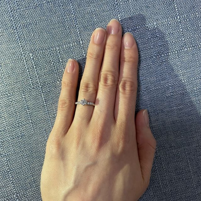 【銀座ダイヤモンドシライシの口コミ】 当初はシンプルな指輪を探していたものの、実際に様々な種類の指輪をみて…